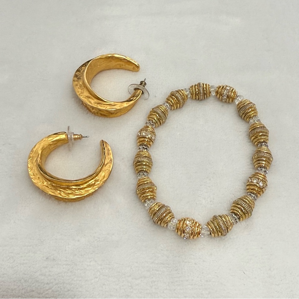 Vintage Gold Tone Hammered Hoop Earrings Gold Crystal Bead Stretch Bracelet Set